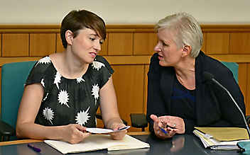 Sigrid Maurer der üblen Nachrede schuldig gesprochen - (c) Bild: HANS PUNZ / APA / picturedesk.com Sigrid Maurer der üblen Nachrede schuldig gesprochen